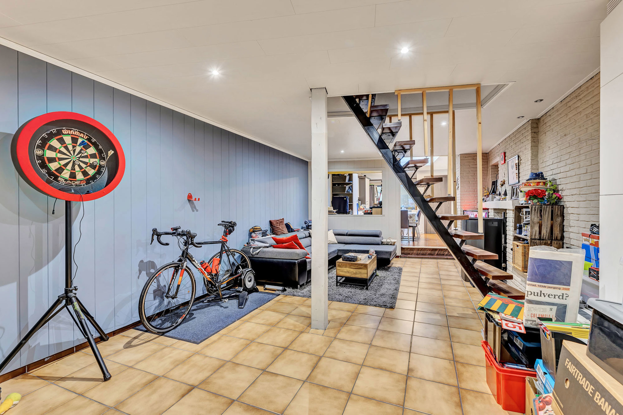 Gesloten bebouwing met 4 slaapkamers en tuin - foto 3