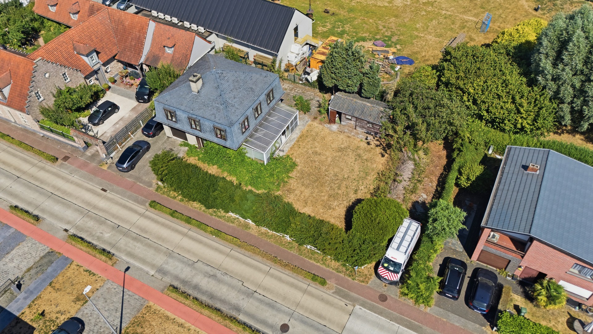 Ruime villa met 4 slaapkamers, prachtige tuin, garage - foto 4