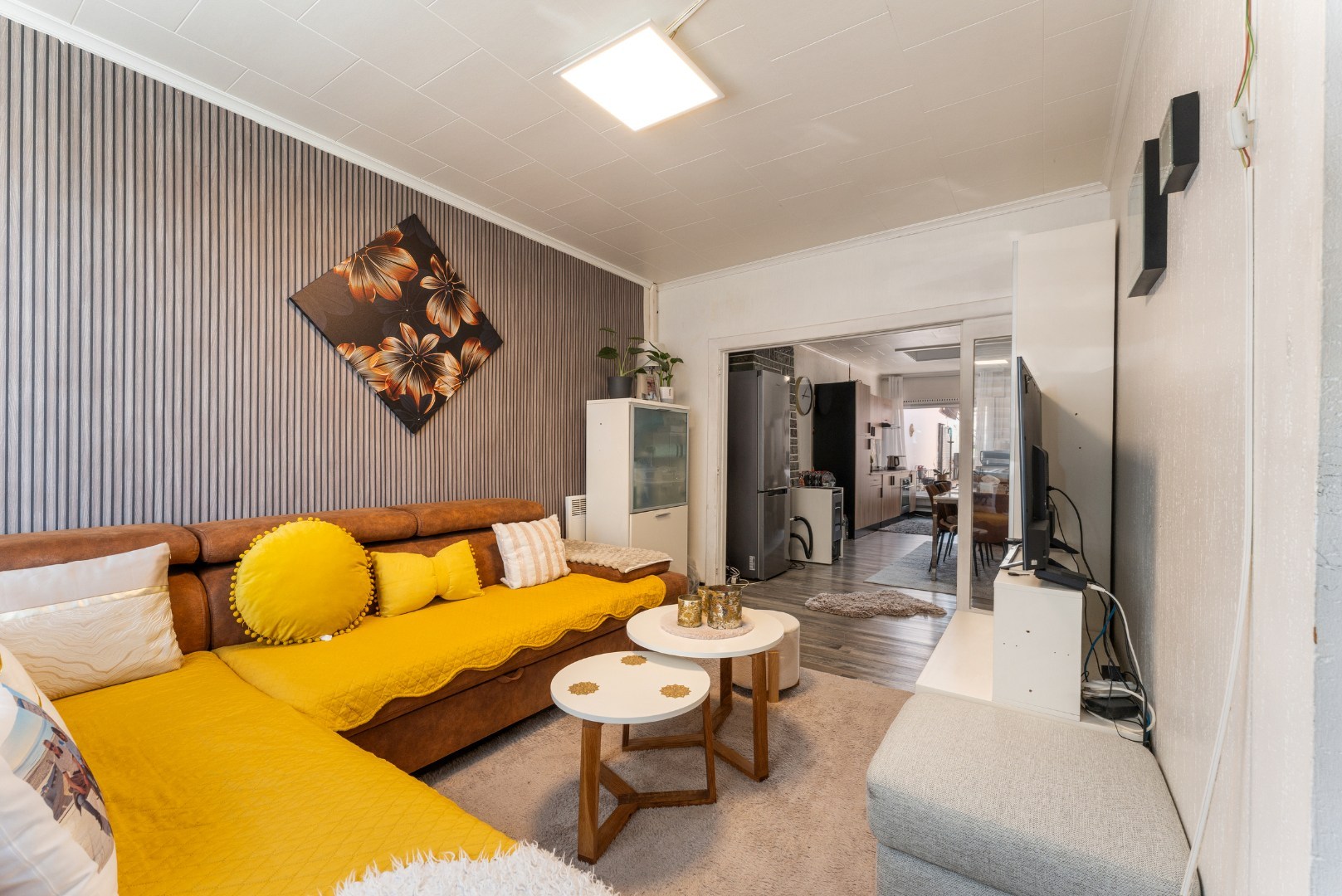 Centrale rijwoning met drie slaapkamers en terras in hartje Roeselare - foto 2