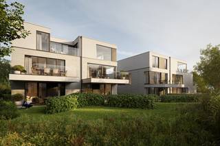 Residentie "Modena", bestaande uit 12 ruime en lichtrijke nieuwbouw appartementen, is gelegen op een boogscheut van het centrum van het landelijke Putte en bieden de perfecte locatie voor wie op zoek is naar een centraal gelegen woonst met een vlotte verbinding naar o.a. R6 - E19. Er is bovendien veel aandacht besteed aan duurzaamheid, kwaliteit en energie-efficiëntie (E-peil = 20 of lager). Zo wordt elk appartement o.a. standaard voorzien van Miele keukentoestellen, individuele zonnepanelen, warmtepomp én vloerverwarming.<br /><br />Deze 12 appartementen zijn verdeeld over 2 gebouwen (7 units links en 5 units rechts) met een gemeenschappelijke ondergrondse kelder. De residentie omvat een ruime keuze aan comfortabel grote appartementen met 2 of 3 slaapkamers en tot 2 badkamers. De bewoonbare oppervlaktes variëren van 81 m² tot 174 m² (excl. terrassen en tuinen). Prijzen vanaf €289.000 tot €699.000 (excl. kosten). Grondaandeel onder registratierecht en constructie onder BTW.<br /><br />De oplevering is voorzien voor eind ’27.<br /><br /><br />GEBOUW B (rechts) – UNIT B5<br />Penthouse B5 beslaat als enige appartement de volledige dakverdieping en is maar liefst 161 m² groot met 3 slaapkamers en 1 ruime badkamer.<br />Ook de buitenruimtes zijn meer dan royaal: achteraan een terras van 24 m² (eventueel te overdekken met een weg schuifbaar lamellen dak) en vooraan een zuid gericht terras van 15 m².<br /><br />Bijzonderheden:<br />- mogelijkheid tot personaliseren van afwerking en indeling; <br />- ondergronds parkeren (staanplaats, garagebox en/of berging); <br />- ruime boven -en ondergrondse fietsenstallingen; <br />- private terrassen (en tuin voor de gelijkvloerse appartementen); <br />- mogelijkheid tot gunsttarief 6% BTW (indien de koper aan de voorwaarden voldoet);<br />- geschikt voor eigen bewoning of als investeringsopportuniteit.
