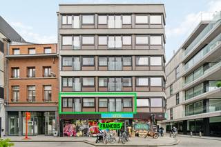 Dit ruim en modern afgewerkt appartement bevindt zich in het hart van Oostende. Op wandelafstand heeft u al het nodige; winkels, horeca en...