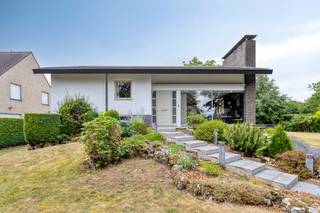 Deze villa in de Piste in Zulte heeft heel wat te bieden. De woning werd gebouwd in 1966 en is enorm goed onderhouden en up-to-date gehouden.De...