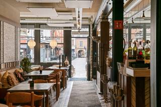 Het prachtige hotel Saint-Géry schittert op een AAA-locatie middenin in het historische centrum van Brussel. Op slechts een steenworp afstand...