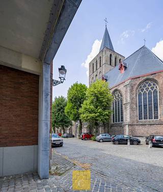 In het charmante en rustige Sint-Gillis, een van de meest authentieke stadswijken van Brugge, bevindt zich dit recente en bijzonder...