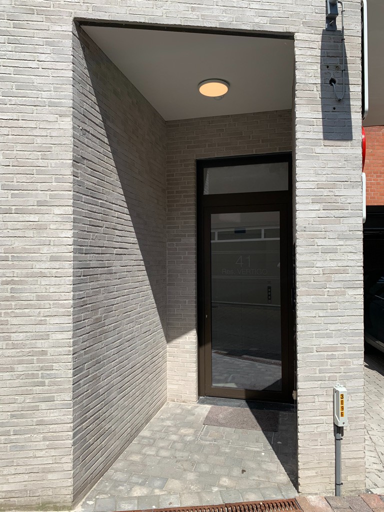 Centraal gelegen gloednieuwe handelsruimte in commercieel hart Waregem - photo 5