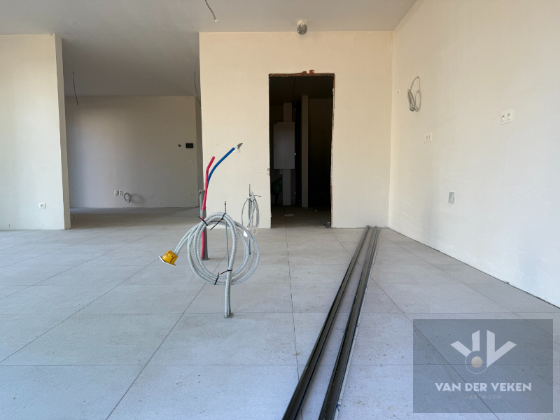 Ruime en volledig afgewerkte half open BEN-woning met 4 slaapkamers te bewonderen in het gezellige Kermt. - foto 5