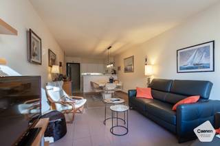 Dit <strong>instapklare</strong> appartement met twee slaapkamers is ideaal gelegen in <strong>het hart van Nieuwpoort-Bad</strong>, op een boogscheut van de befaamde Gouden Schildpad en de winkelstraat.<br />Dankzij deze <strong>topligging</strong> bevinden winkels, horeca, strand en openbaar vervoer zich allemaal op wandelafstand, wat zorgt voor maximaal comfort en vakantiegevoel.<br /><br />Bij deze verkoop krijgt u de unieke kans om <strong>het volledige totaalpakket</strong> aan te kopen:<br />het appartement zelf, een berging, een staanplaats én een garagebox.<br />Een absolute meerwaarde aan de kust, zowel voor eigen gebruik als investering.<br /><br />De indeling van het appartement is als volgt:
<ul>
	<li>Inkomhal;</li>
	<li>Open, <strong>volledig ingerichte </strong>keuken;</li>
	<li>Gezellige leefruimte met schuifraam naar het terras;</li>
	<li>Terras met <strong>zicht op de schildpad van Jan Fabre</strong>;</li>
	<li>Berging op het appartement met aansluiting voor wasmachine;</li>
	<li>Apart toilet;</li>
	<li>Badkamer met wastafel en douche in bad;</li>
	<li>Twee <strong>volwaardige</strong> <strong>slaapkamers</strong> met dubbel bed en muurkasten;</li>
</ul>
Extra troeven:

<ul>
	<li><strong>Gunstig EPC - label B</strong></li>
	<li>Ruime berging op het verdiep aan te kopen (€ 5.000,00);</li>
	<li>Mogelijkheid tot aankoop staanplaats in het gebouw (€ 45.000,00);</li>
	<li>Mogelijkheid tot aankoop van nabij gelegen, zeer ruime, garagebox (€ 70.000,00);</li>
</ul>
Aarzel niet en contacteer ons voor een plaatsbezoek.