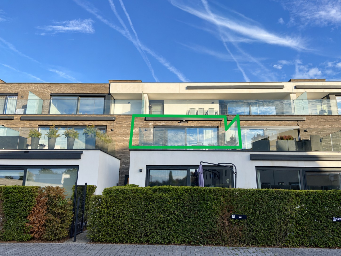 Instapklaar modern 2-slaapkamerappartement met garage in hartje Waregem! - foto 1