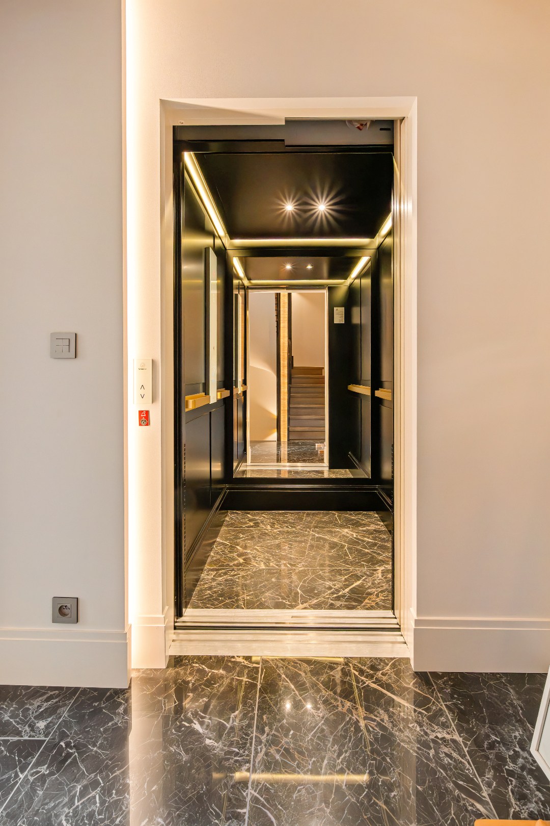 Timeless elegance and modern luxury in a prime location. - photo 4