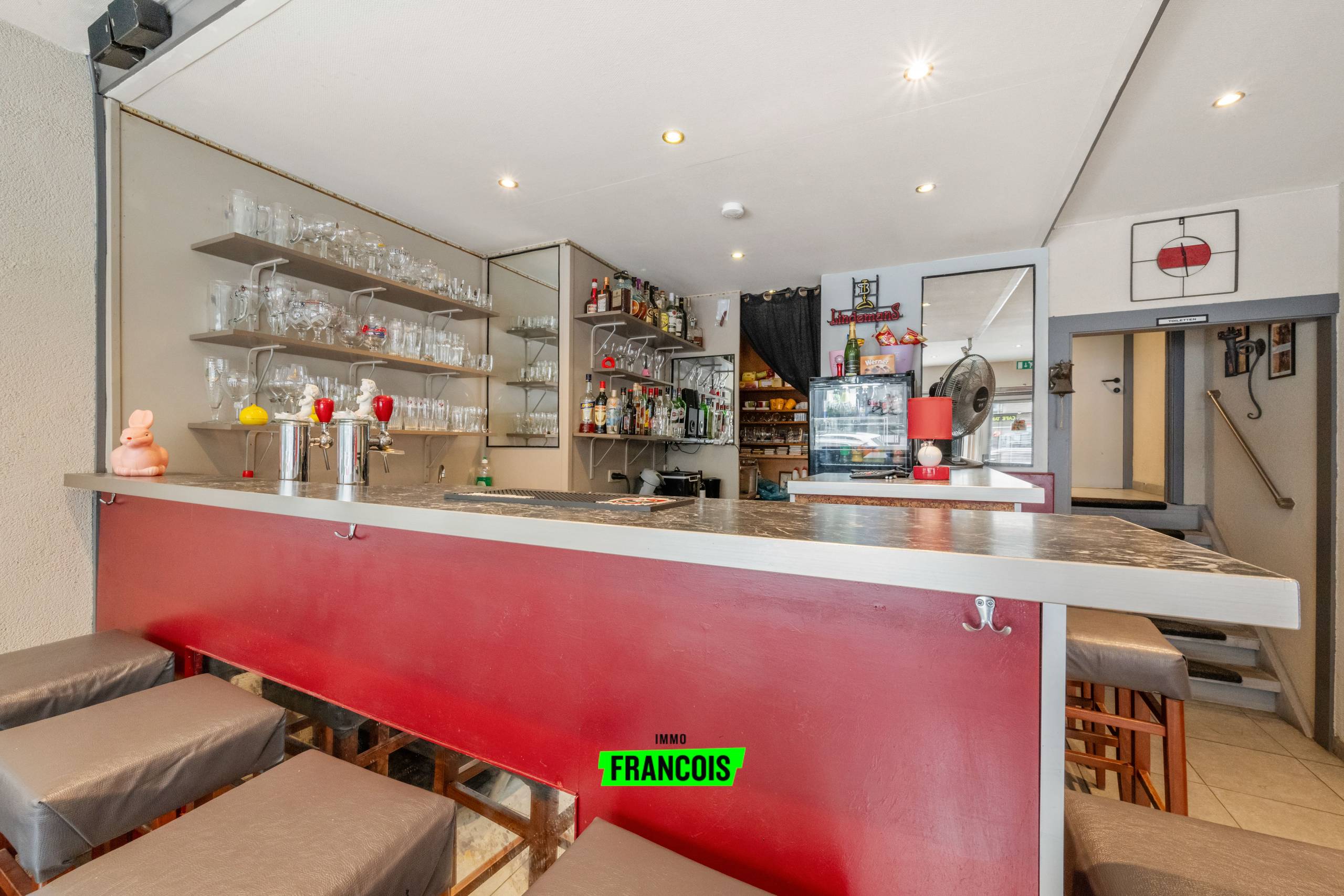 Handelszaak (op heden café) in centrum Oostende met groot terras - foto 3