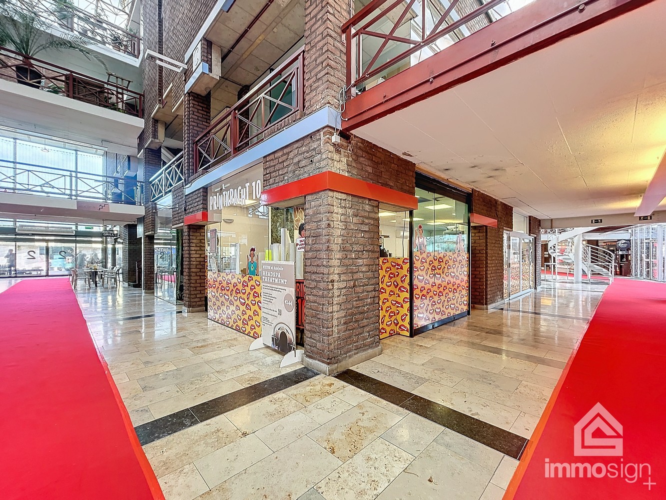 Zeer ruime handelsruimte met garage en autostaanplaats, mogelijks ook uit te breiden in Shopping 2 te Genk! - foto 4