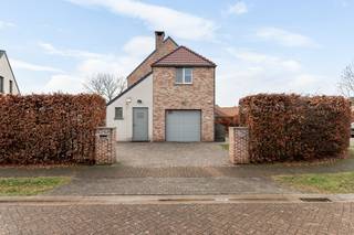 Recente open bebouwing in een rustige, residentiële en doodlopende wijk in Oelegem.In deze charmante open bebouwing wordt comfort moeiteloos...