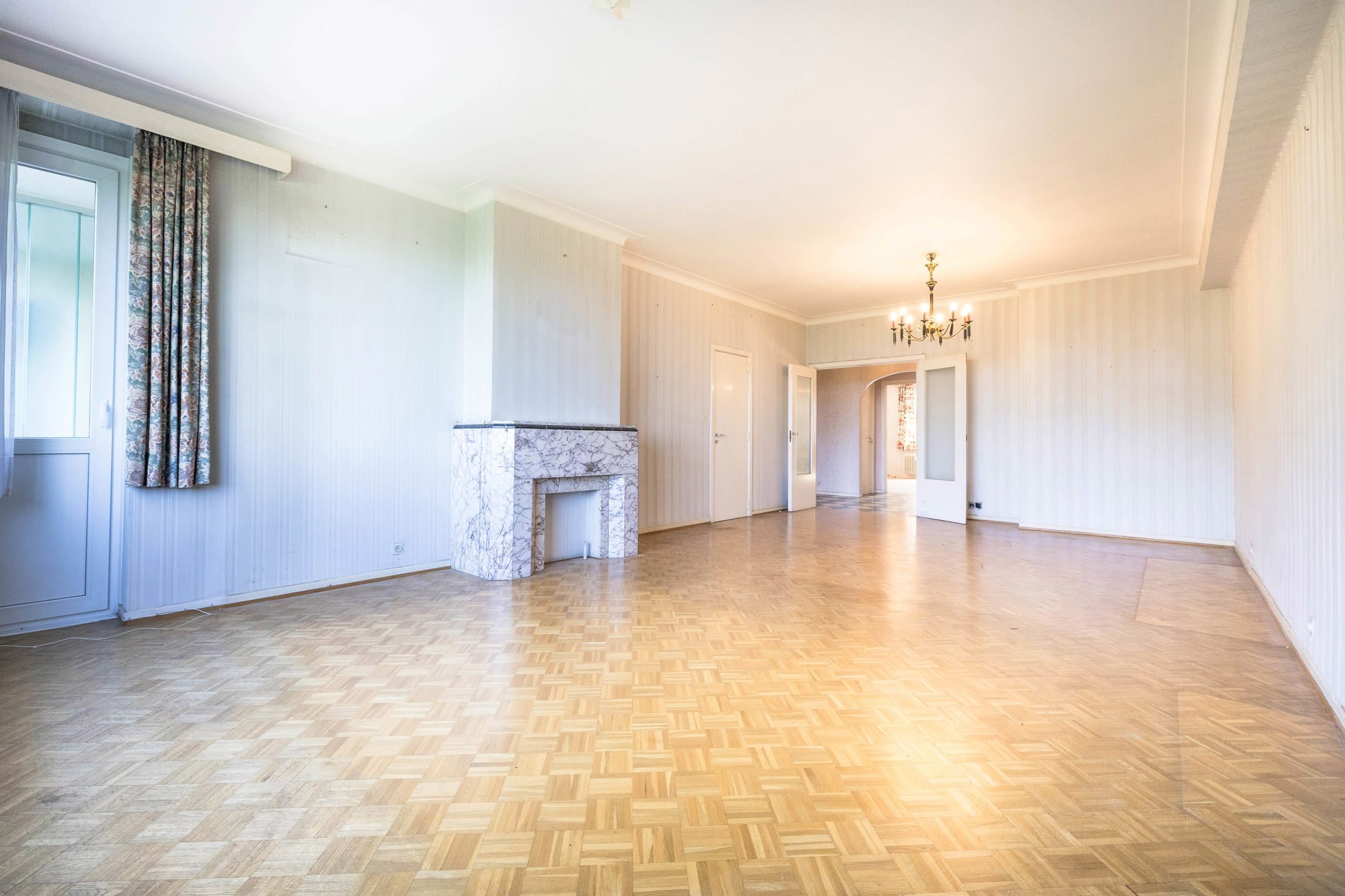 Appartement met 2 slaapkamers en terras – Te renoveren - foto 5