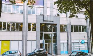  * Duplex kantoor 515m² op de 5de en 6de verdieping * Talrijke mogelijkheden * Grote raampartijen en veel lichtinval * Beveiligde toegang * Aan de...