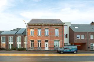 In het hart van Beerse geniet dit karaktervolle appartement van een centrale ligging met alle dagelijkse voorzieningen, openbaar vervoer en winkels...