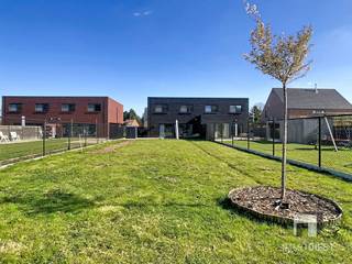 Welkom in deze moderne halfopen quasi-nieuwbouwwoning in Kwaadmechelen, een echte droomplek voor gezinnen die houden van ruimte, licht en...