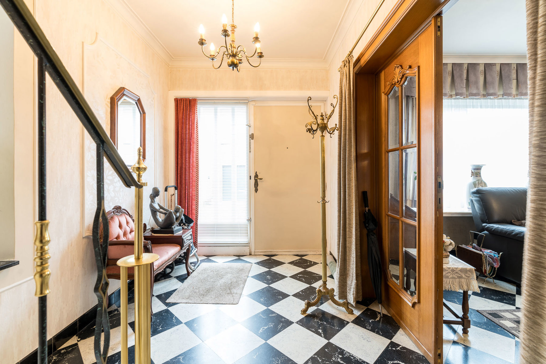 Halfopen gezinswoning met licht, structuur en potentieel - foto 5