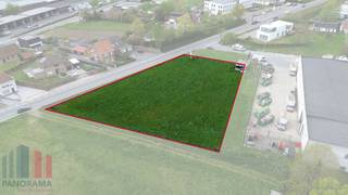 Industriegrond met een oppervlakte van +/- 3.250 m² te koop, strategisch gelegen op slechts +/- 1 km van de E17 op- en afrit 5 Waregem, op dit...