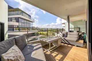 RECENT, KNAP APPARTEMENT (95 M2) MET 2 SLAAPKAMERS, ZUIDELIJK GERICHT TERRAS (12 M2), KELDERBERGING EN 2 PARKEERPLAATSEN (OPTIONEEL) IN...