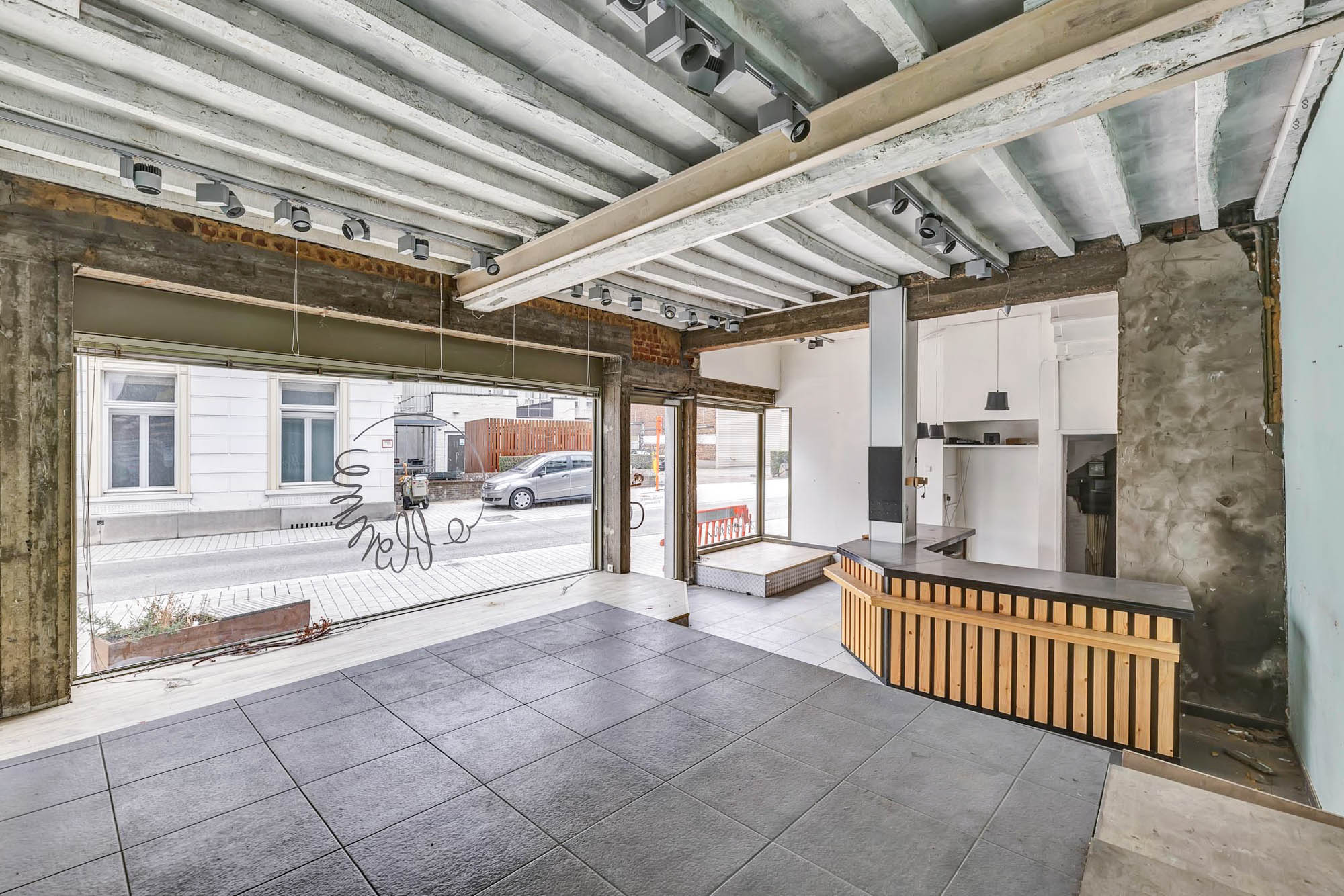 Opbrengsteigendom: Handelsruimte met 3 slpk app in centrum - foto 4