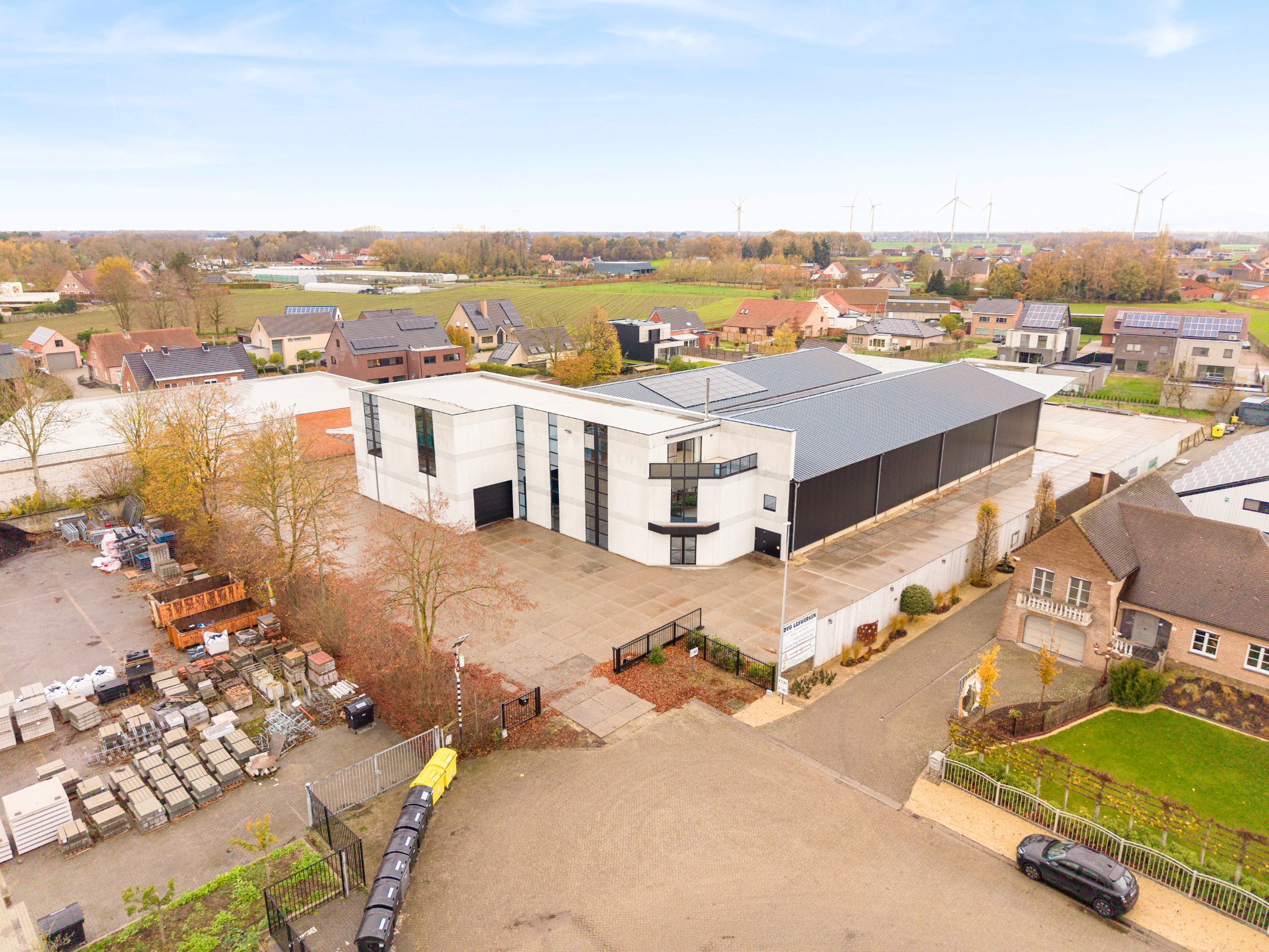 TE KOOP: Multifunctioneel KMO gebouw - foto 3