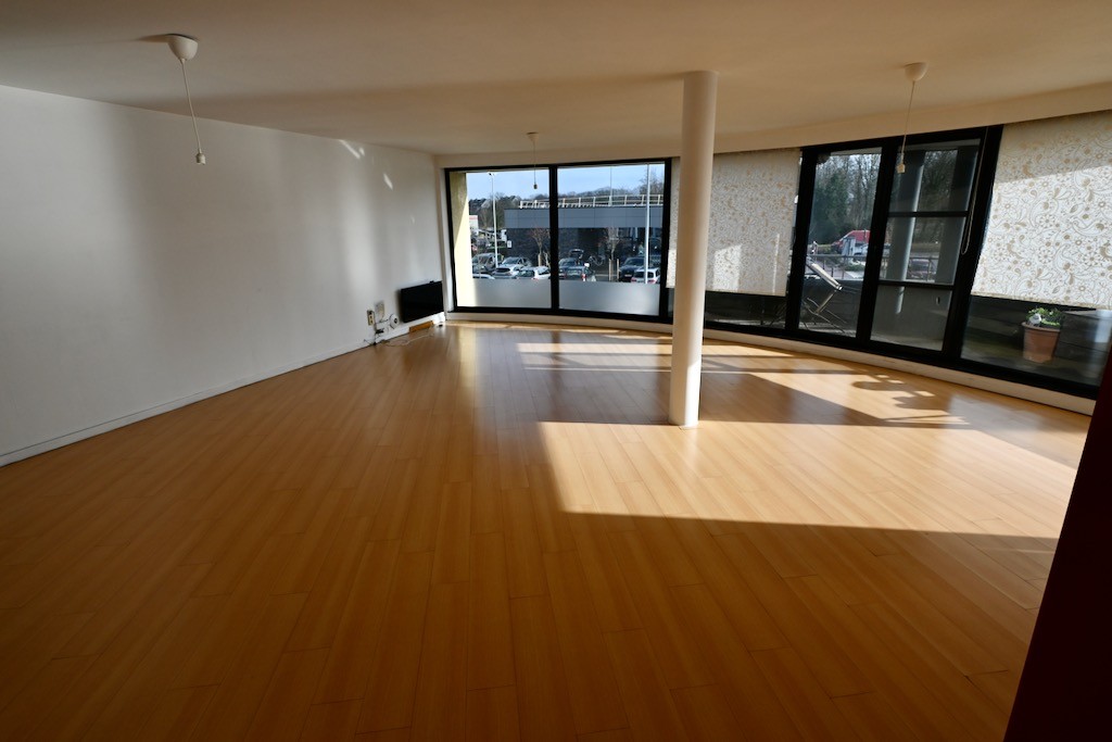 Ruim appartement op de eerste verdieping met 3 slaapkamers ! - foto 4