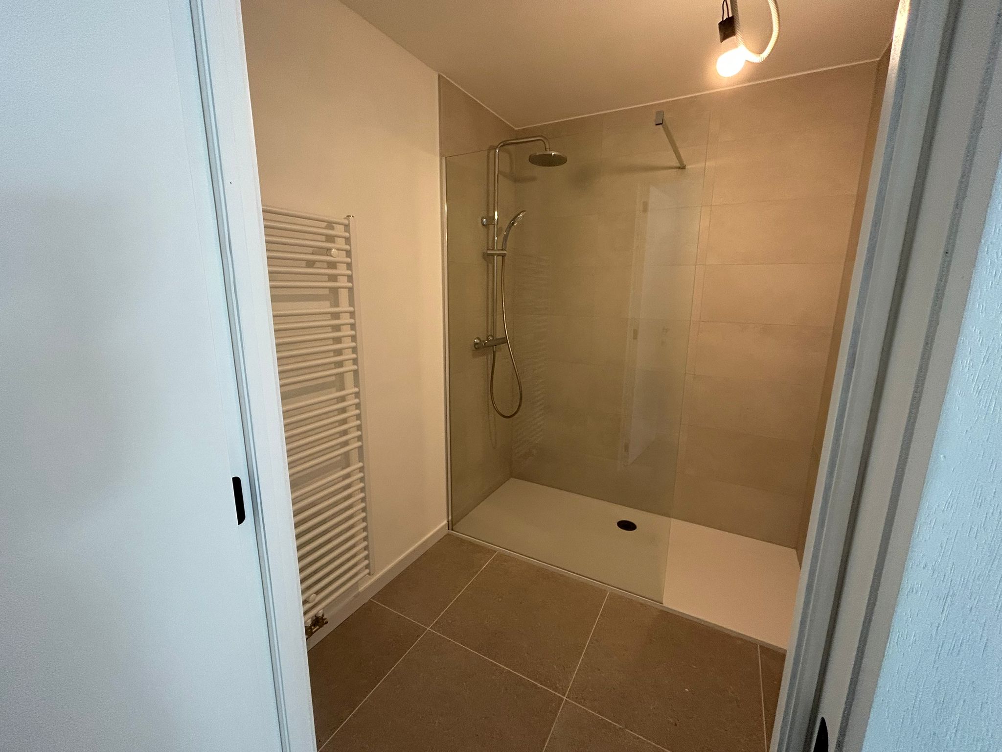 Prachtig nieuwbouwappartement te huur nabij Leopoldpark te Oostende. - foto 4