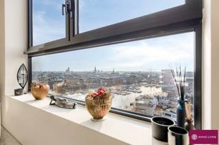 Luxueus hoekappartement met 1K met panoramisch zicht over 't Eilandje! Appartement gelegen op de 16ste verdieping. Indeling: inkomhal, apart toilet, berging/ wasplaats, ruime woonkamer met open uitgeruste keuken (volledig in marmer afgewerkt), ruime slaapkamer met ingebouwde kasten en gerenoveerde badkamer met inloopdouche en badkamermeubel met 1 lavabo. Gezellig terras aanwezig met prachtig zicht over 't Eilandje. Liften en conciërge aanwezig in het gebouw. Troeven: bouwjaar 2010, luxueus &amp; strak afgewerkt, verlichting en gordijnen blijven, lichtrijk zonnig appartement, EPC label B en unieke ligging. Gelegen aan het 't Eilandje, op wandelafstand van het MAS, ZAS ziekenhuis, openbaar vervoer, horeca, winkels, ... Verkoop onder registratierechten. Mis deze unieke kans niet!