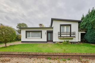 OP TE FRISSEN GEZINSWONING OP EEN PERCEEL VAN 6 ARE IN EEN ZEER RUSTIGE BUURT GELEGEN TE AS (niel-bij-as)Deze ruime op te frissen gezinswoning in...