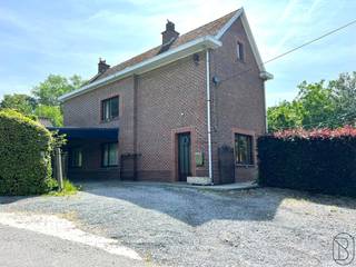 Te renoveren woning op TOPLACTIE met PRACHTIG ZICHT in Ronse! Indeling: ruime eetkamer, keuken, living, slaapkamer, berging, wasruimte en veranda...