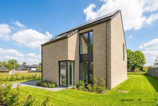 JOUW DROOMWONING OP 3A70CA IN HET CENTRUM VAN NEEROETERENWelkom in deze energiezuinige nieuwbouwwoning met een uitzonderlijk E-peil van 7, gelegen in...