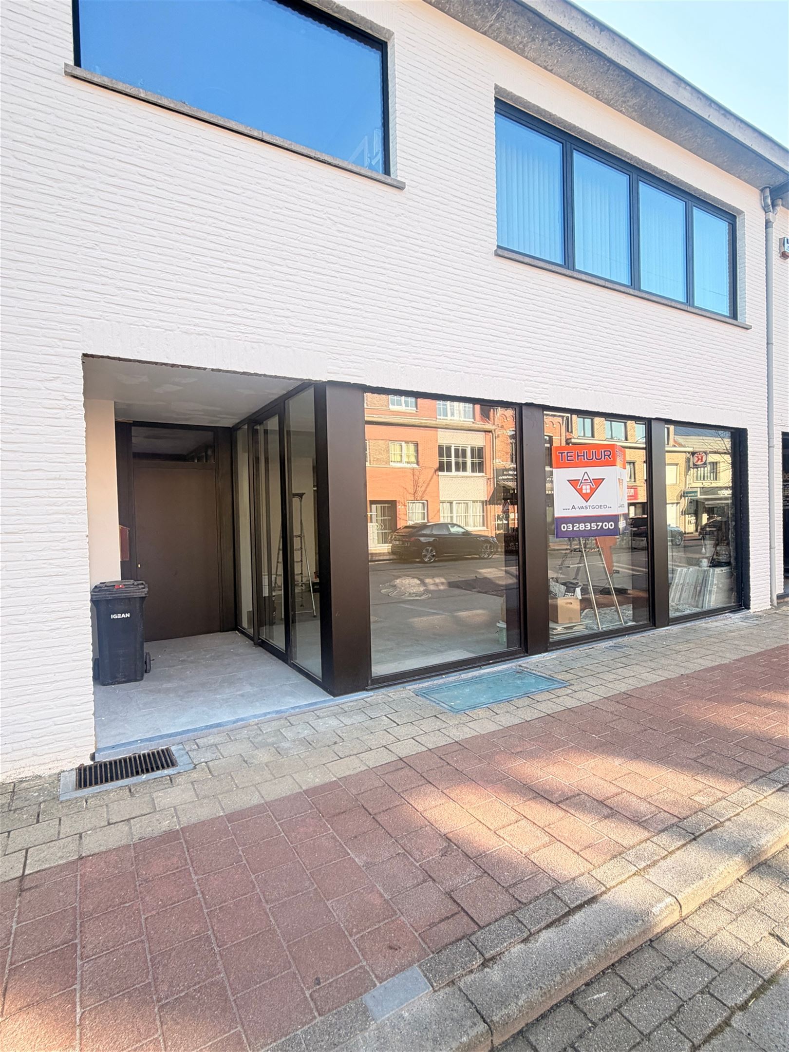 MODERN HANDELSPAND / KANTOOR OP TOPLOCATIE IN 'S-GRAVENWEZEL CA. 235M² + BUITENRUIMTE 43M²! - foto 3