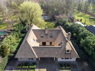 Unieke Charmevilla op Toplocatie – Exclusief Wonen in Privacy en LuxeOp zoek naar een karaktervolle villa met uitzonderlijk comfort en volledige...