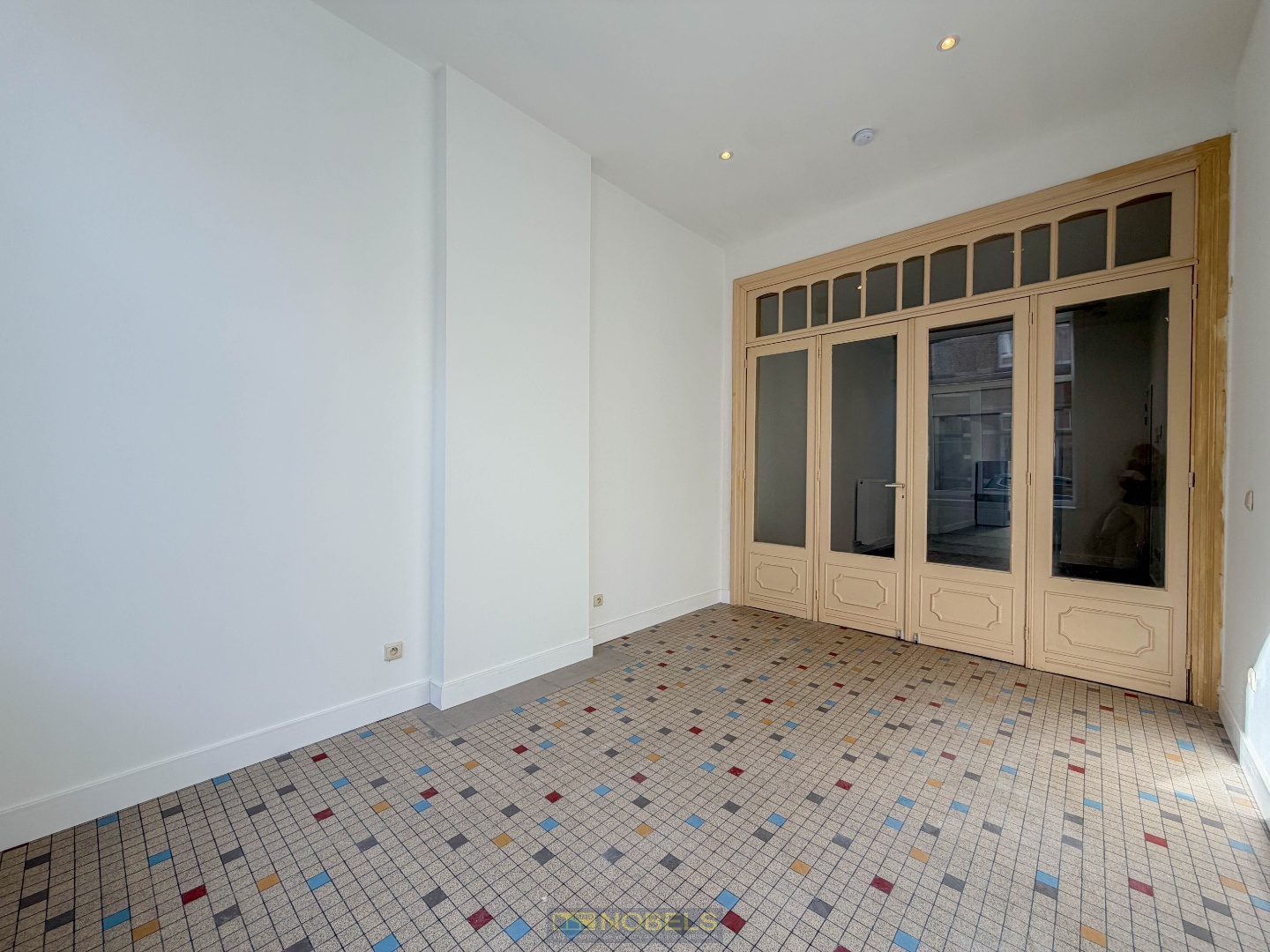 Te huur, gerenoveerd gelijkvloers appartement met stadskoer op topligging te Ronse - photo 5