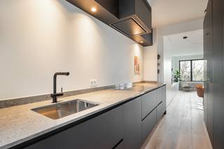 Het grondplan, de blanco asbestinventaris, het gunstige EPC-attest en de conforme elektriciteitskeuring vindt u terug bij de 'downloads' op...