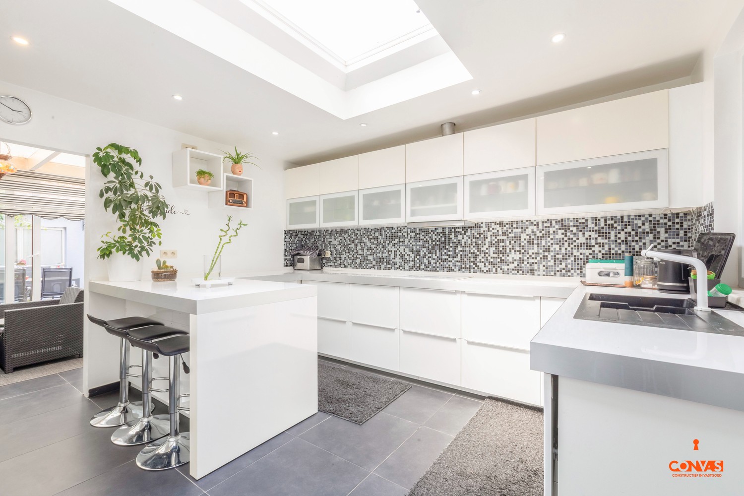 Gerenoveerde woning met zonnige stadskoer - foto 5