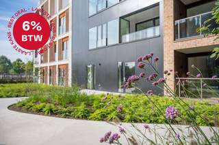 <span>2 slaapkamer appartement (3.4) voor een ALL-IN PRIJS van €277.840 incl. 6% BTW.</span><br /><br />Kwalitatief en betaalbaar woonproject nabij het bruisende stadscentrum van Izegem. GROOT 2 SLAAPKAMER appartement, oppervlakte ca. 100 m²! Dit appartement beschikt over 2 RUIME en aangename TERRASSEN!<br /><br /><span>LICHTRIJK en GROOT appartementen met een verfijnde architectuur en een optimale indeling!</span><br /><span>Inkomhal met gastentoilet, ruime leefruimte met een moderne en open geïnstalleerde keuken, aansluitend is er een berging. Nachtgedeelte bestaat uit 2 slaapkamers waarvan 1 voorzien van een grote dressing en toegang tot de badkamer. Daarnaast is er nog een extra badkamer.</span><br /><br /><span>Mogelijkheid tot aankoop van een ondergrondse parkeergelegenheid.</span><br /><br />IDEALE INVESTERING met een TOP RENDEMENT! ALL-IN Prijs onder 6% BTW (excl. kosten notaris). <br /><br /><span>Voor verdere informatie contacteer </span>Imani: 0478 26 26 36.