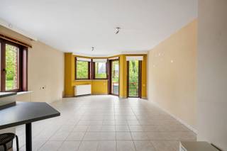 In het centrum van Diksmuide, aan de rand van het prachtige stadspark treffen we dit éénslaapkamer appartement in residentie Maureen. De eigendom...