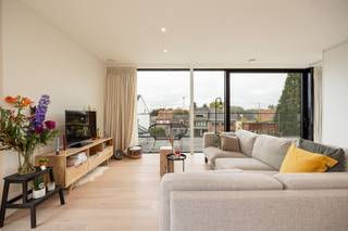 PRACHTIGE & ENERGIEZUINIGE PENTHOUSE MET RIANT TERRAS Wonen in stijl, rust en comfort Welkom in Risposo Verde, een stijlvolle en afgesloten...