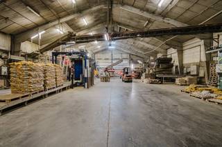 Agricultural site for sale in Heuvelland. The total land area is approximately 11,690 m² and the site has various warehouses and a business...
