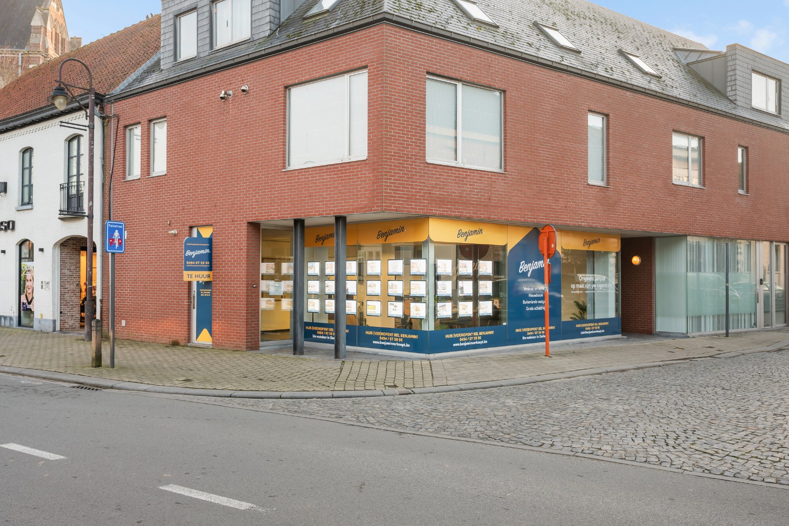 Espace commercial/bureau avec cuisine séparée, espace de stockage et toilettes sur la place de Dadizele. - photo 2