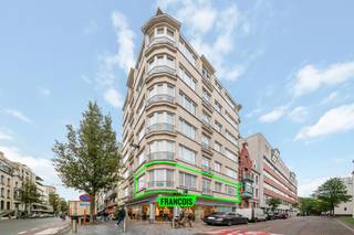 Dit charmant appartement met 2 slaapkamer is gelegen op een uitstekende hoeklocatie in het dynamisch centrum van Oostende - zuid gerichte oriëntatie...