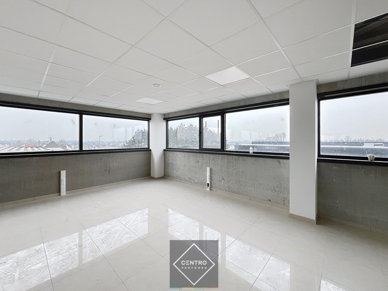 Laatste ENERGIEZUINIGE kantoorruimte (± 210 m²) TE HUUR op zichtlocatie te Vichte. Laadpalen, warmtepompen etc. - photo 4