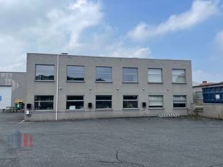 Fantastisch gelegen kantoorruimte met een oppervlakte van 648 m² ( 2 x 324 m² ) en ruime parkeergelegenheid te huur in Waardamme.Het lichtrijke...