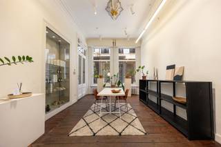 <p>Exclusive townhouse brimming with opportunity in AAA location<br />Within the beloved center of the historic city of Antwerp, behind this characterful facade lies a unique townhouse bursting with opportunity, with an impressive, usable area of no less than 360 m². <br />It offers a perfect mix of living and working, with commercial spaces on the ground floor and residential spaces on the upper floors.<br />In addition, it is only a stone's throw away from the redeveloped Schelde Kaaien, Grote Markt, Onze-Lieve-Vrouwekathedraal and Hendrik Conscienceplein. It is a very lively neighborhood that is internationally known and loved, also because of the present boutiques, restaurants , museums, galleries and most popular hotspots.</p><p>The townhouse has undergone several careful renovations with an eye on modern living comfort, both the heart and soul of this townhouse were cleverly preserved. The high ceilings, large windows, fireplaces and original planchet floors are an absolute eye-catcher and exude authenticity, style and class. Divided over three floors, it offers a sea of space and flexibility.</p><p>The ground floor can still be filled to your heart's desire thanks to the imposing rooms, kitchenette, sanitary facilities and authentic complete under vaulted arches. <br />This is currently in use as an atmospheric event location, but can just as well be used for liberal professions, a gallery and/or workshop, retail, in short, the possibilities are endless.</p><p>On the second floor is a generous living space with adjacent fully equipped kitchen and spacious south facing terrace. There is also another versatile space, currently set up as a bedroom with an ensuite stylish bathroom.</p><p>On the second floor there are two spacious master bedrooms with ensuite bathrooms and a comfortable kitchenette.</p><p>The first and second floors are currently being rented out successfully on a short-term basis via Airbnb and Booking.com. This provides an attractive return of 7% or 80K / year.<br />In short, ideal for those looking for a unique townhouse in a prime location perfect as an investment and a combination of living and working.</p>