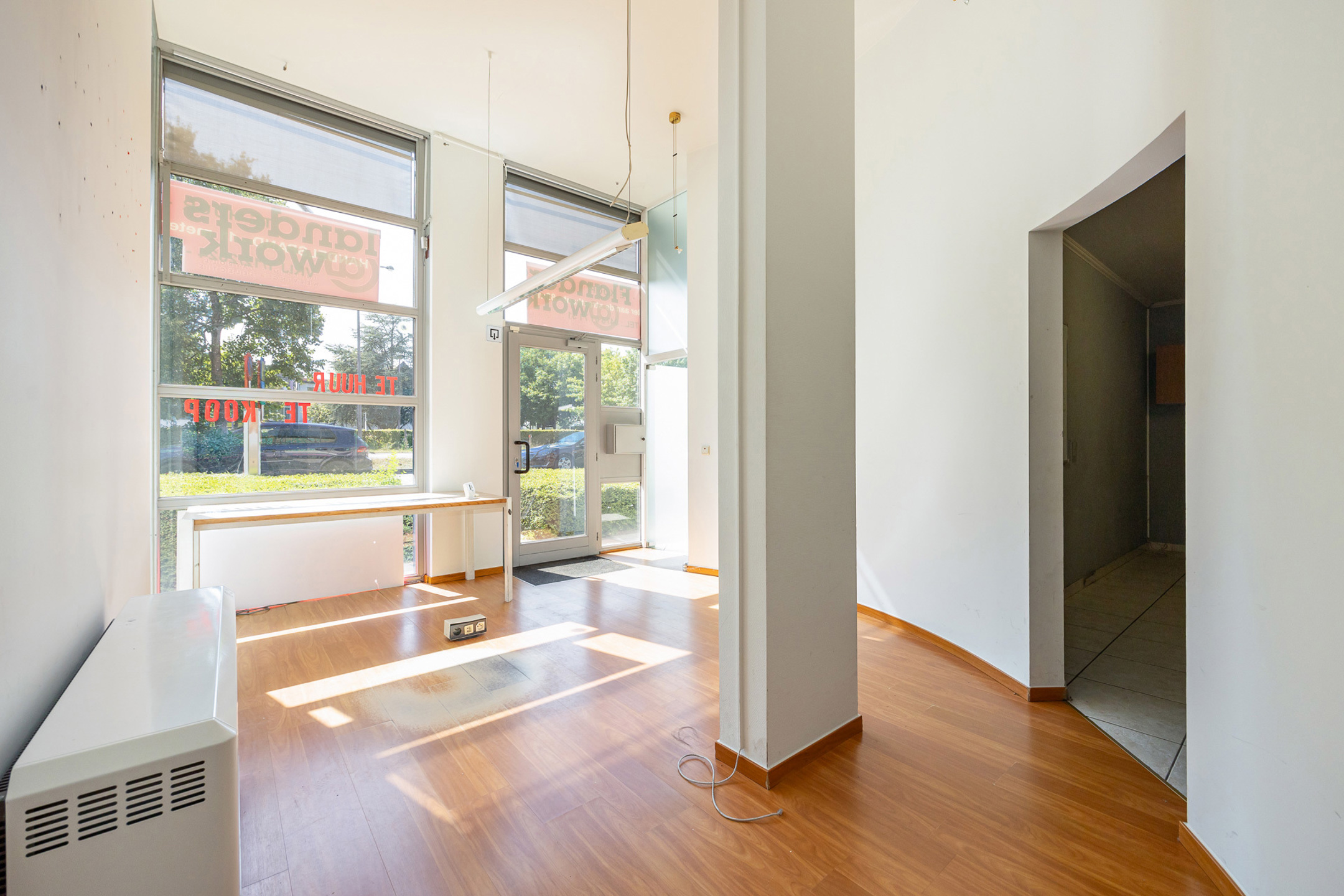 Kantoor/handelspand met brede étalage (11m) op zichtlocatie - foto 5