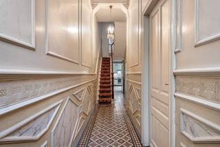 Deze woning is prima gelegen aan de kant van de Fonteinstraat waar u kan genieten van een metersbrede wandelpromenade voor de deur. Met het...