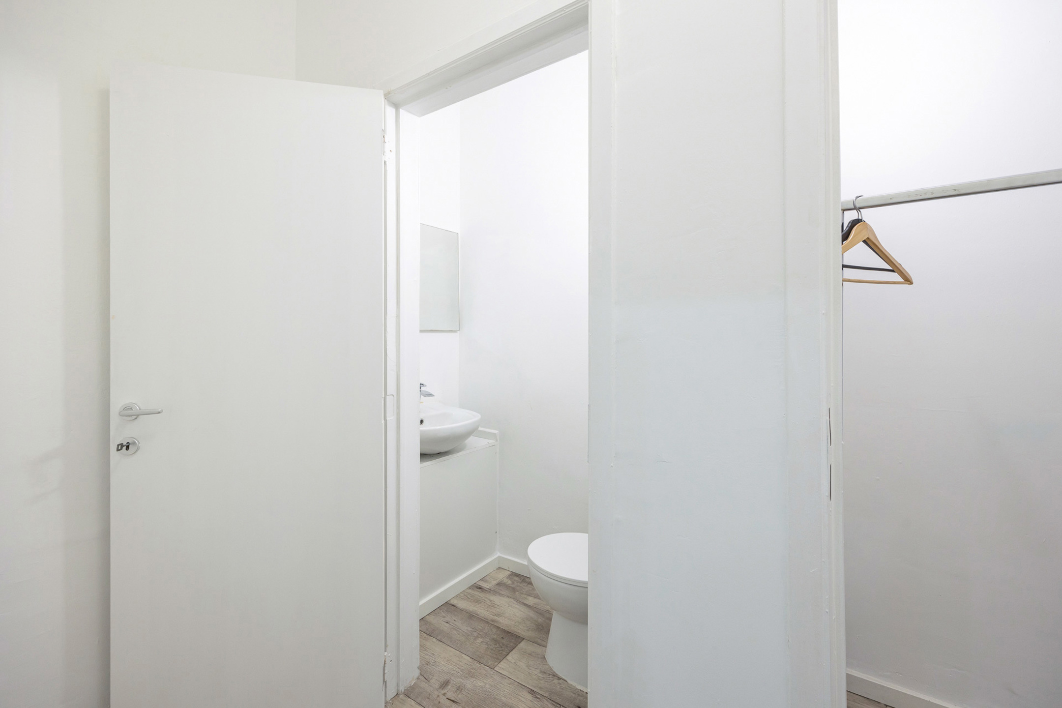 DEURNE - Instapklaar handelspand op commerciële topligging  - foto 5