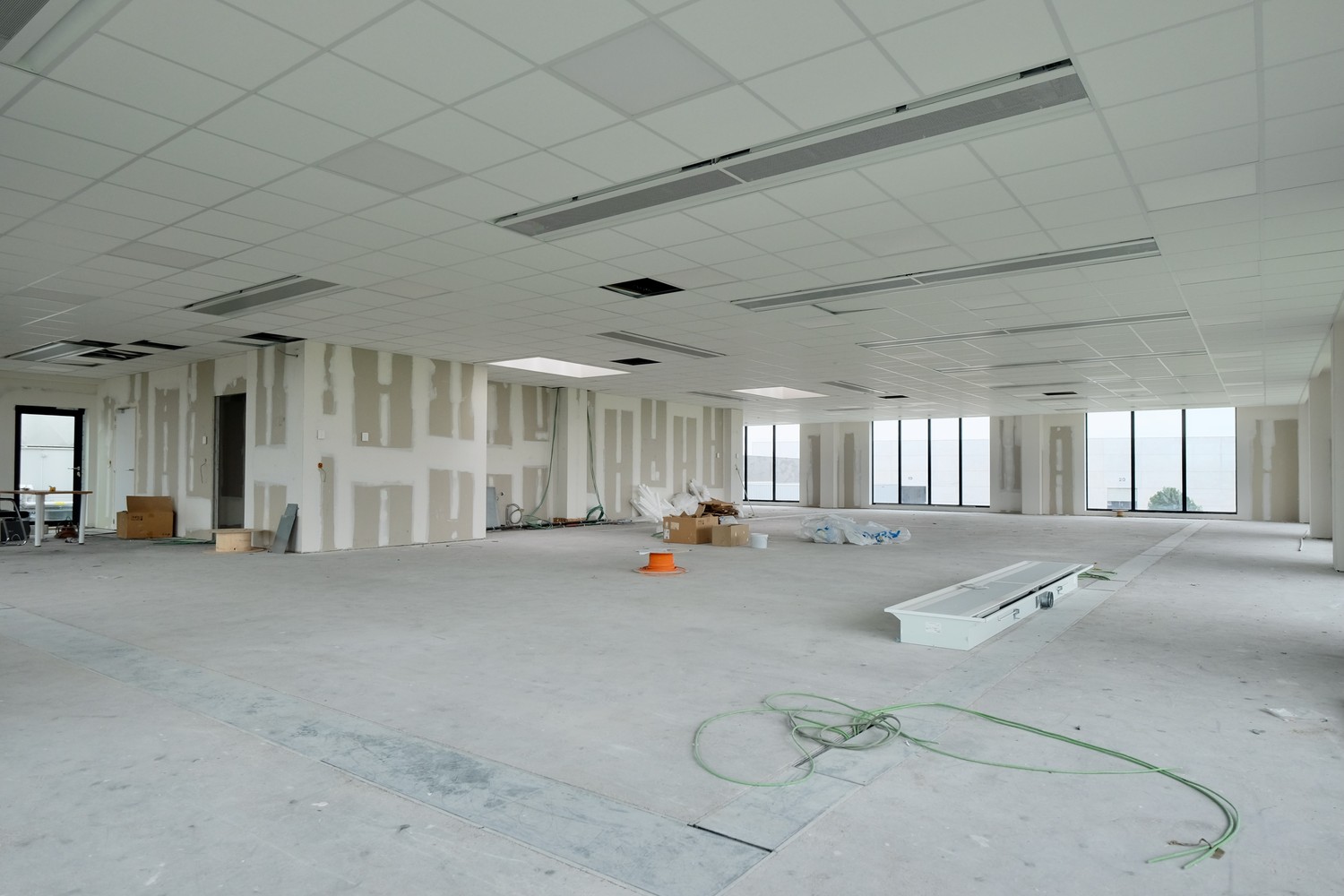 TE HUUR: Nieuwbouw kantoorruimte van 370 m2 - foto 3