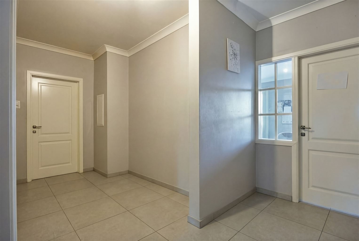 Zeer ruim 4-slaapkamerappartement met ruime terrassen en een afgesloten garage, gelegen nabij het centrum van Maaseik. - foto 5